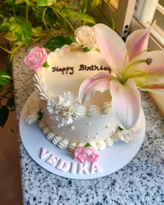 Lily cake