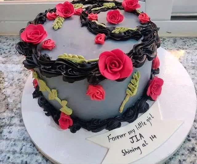 Rose cake · Truffle with strawberry
